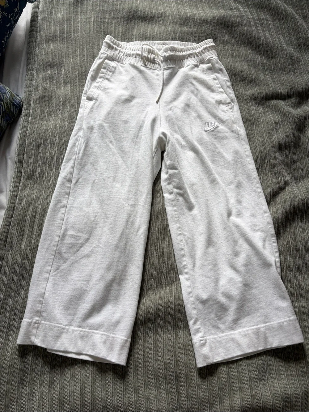 Nike White Wide-Leg Cropped Pants